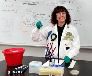 Photo of Natalie Betz leading a laboratory lesson